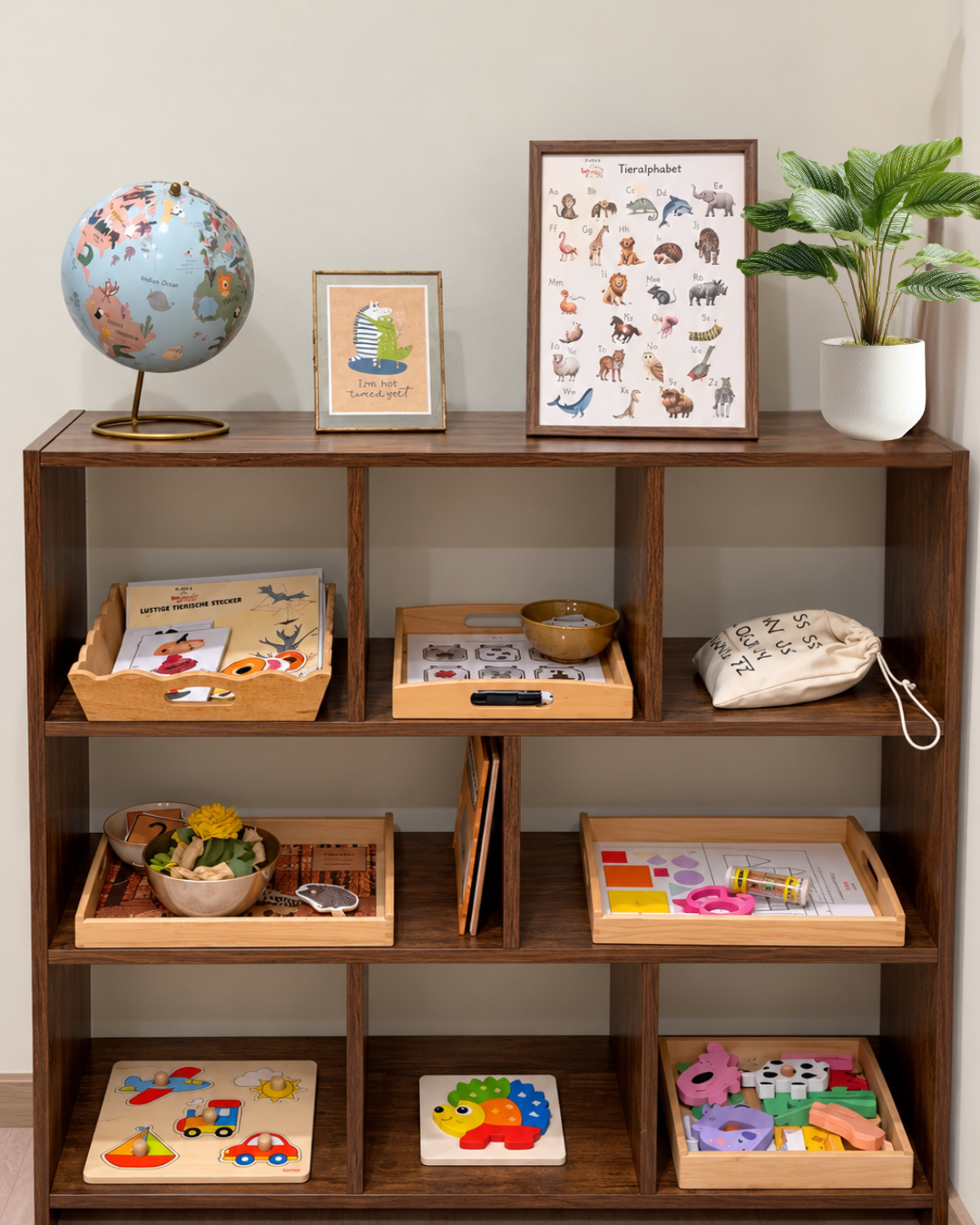 Montessori zu Hause: Warum Tabletts, Ordnung und Arbeitsmatten so wichtig sind