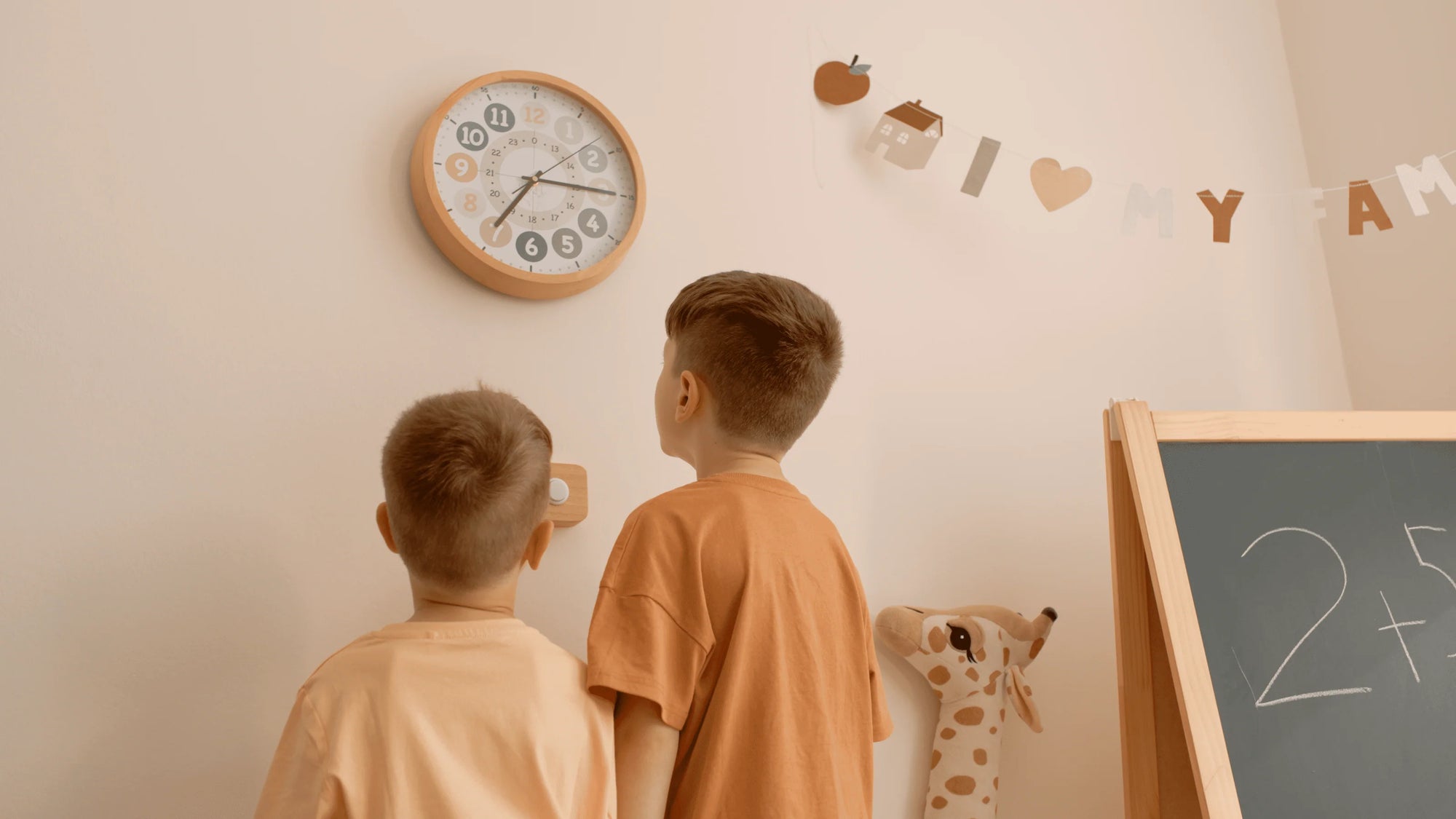 routime - die sprechende Kinderwanduhr